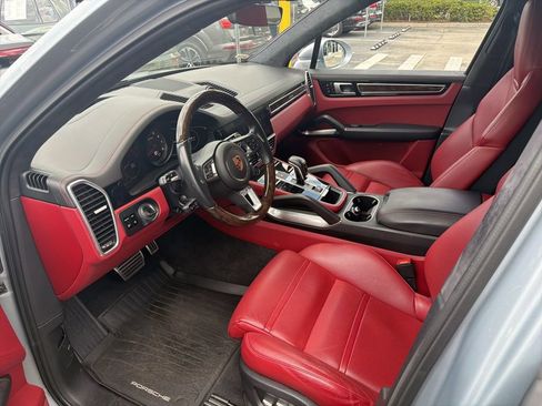 Used 2020 Porsche Cayenne Turbo AWD/4WD image 3