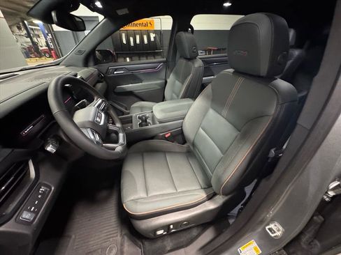 Used 2024 GMC Acadia AT4 w/ Luxury Package image 18