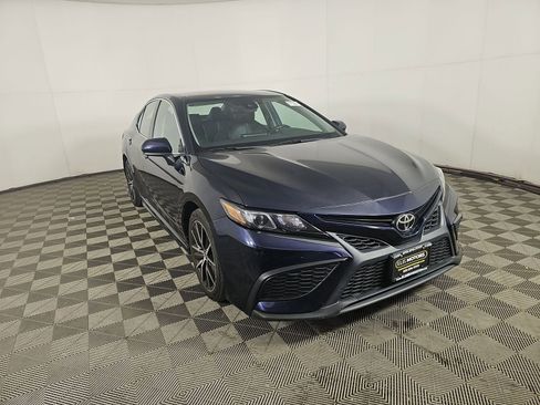 Used 2021 Toyota Camry SE FWD image 4