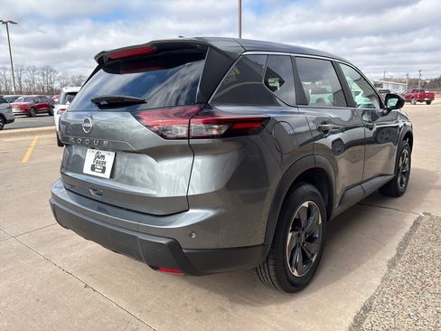 Used 2025 Nissan Rogue SV image 8