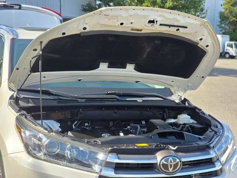 Used 2018 Toyota Highlander Limited image 41