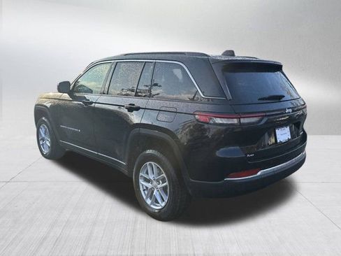 New 2025 Jeep Grand Cherokee Laredo image 7