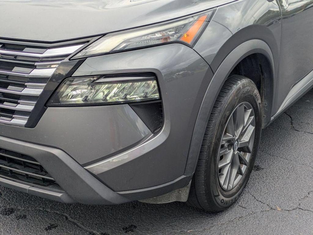 Used 2024 Nissan Rogue S FWD image 10