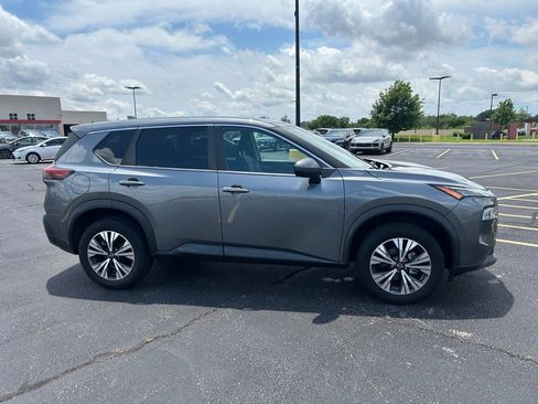 Used 2022 Nissan Rogue SV FWD image 8