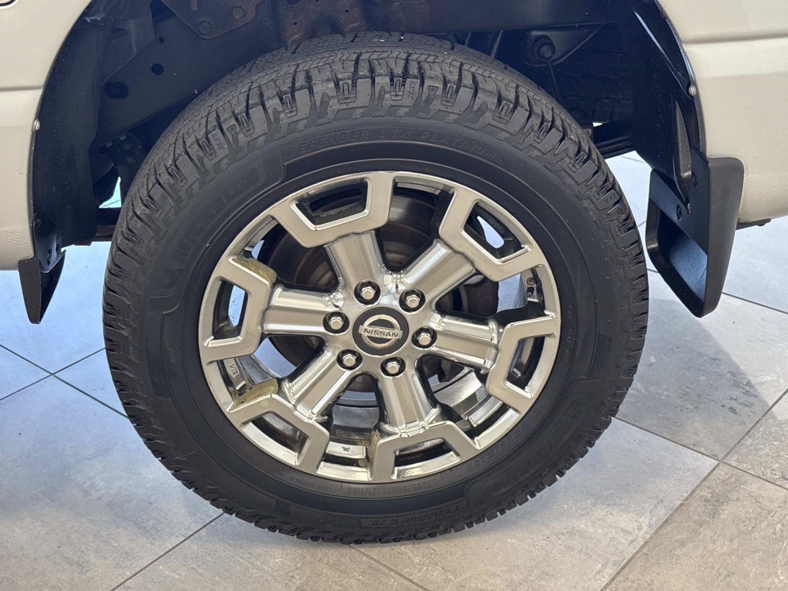 Used 2017 Nissan Titan SV AWD/4WD image 9