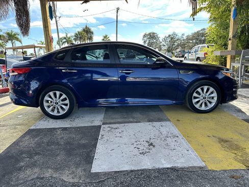 Used 2017 Kia Optima LX image 4