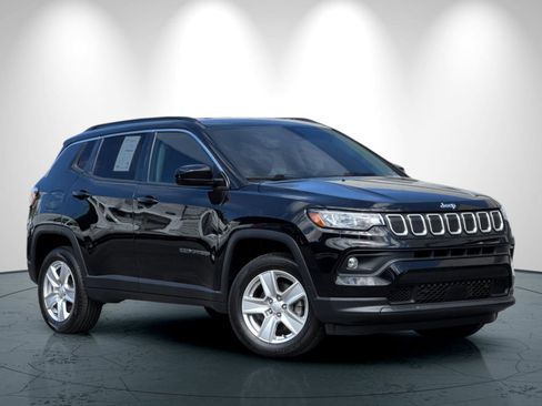 Certified 2022 Jeep Compass Latitude image 2