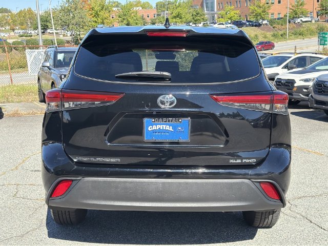 Used 2023 Toyota Highlander XLE AWD/4WD image 12