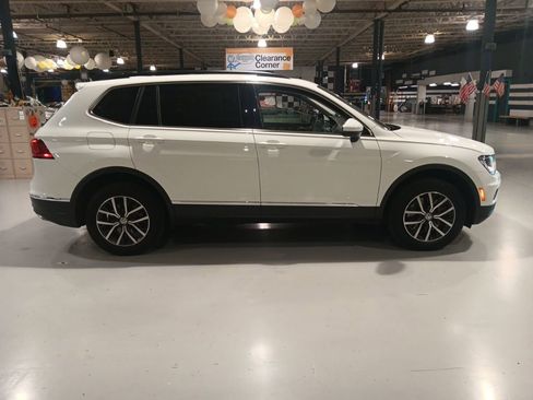 Used 2020 Volkswagen Tiguan SE w/ Panoramic Sunroof Package AWD/4WD image 5