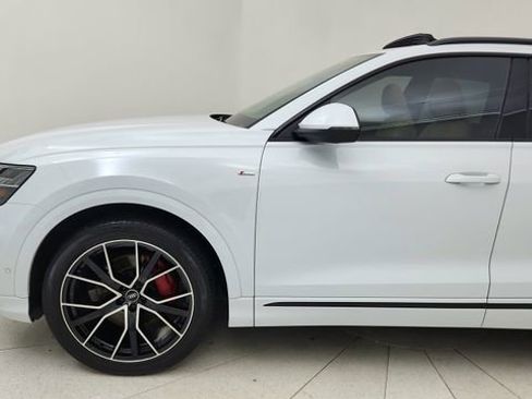 Used 2021 Audi Q8 Prestige w/ Prestige Package image 9