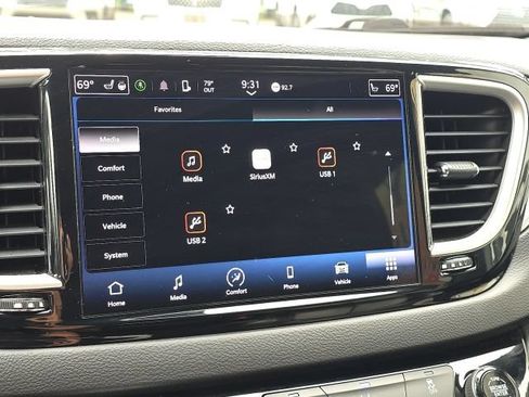 Used 2022 Chrysler Pacifica Touring-L w/ S Appearance Package FWD image 33