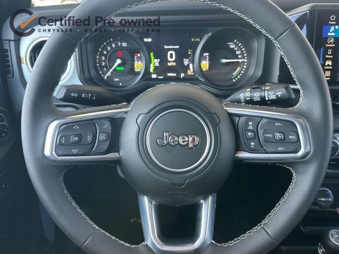 Used 2025 Jeep Wrangler Unlimited Sahara w/ Safety Group AWD/4WD image 24
