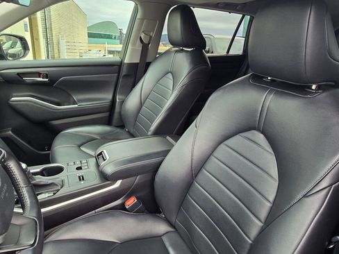 Used 2023 Toyota Highlander XLE FWD image 23