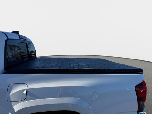 Used 2019 Toyota Tacoma SR5 image 12