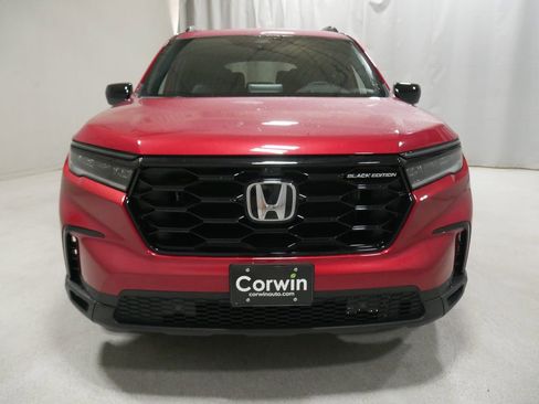 New 2025 Honda Pilot Black Edition image 2