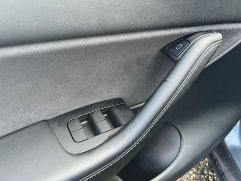 Used 2022 Tesla Model Y Performance image 11