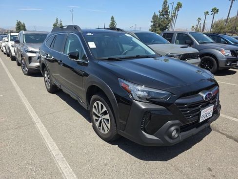 Used 2023 Subaru Outback Premium AWD/4WD image 2