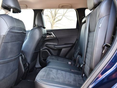 Used 2024 Mitsubishi Outlander SE image 14