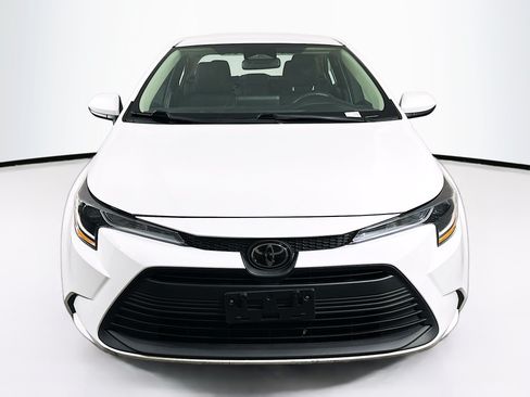 Used 2024 Toyota Corolla LE FWD image 2