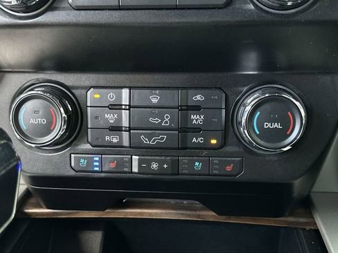 Used 2020 Ford F150 Lariat w/ Equipment Group 501A Mid image 26