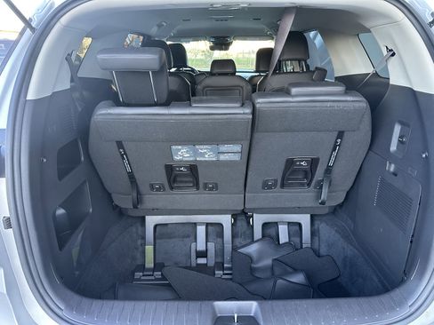 Used 2023 Kia Carnival LX FWD image 25