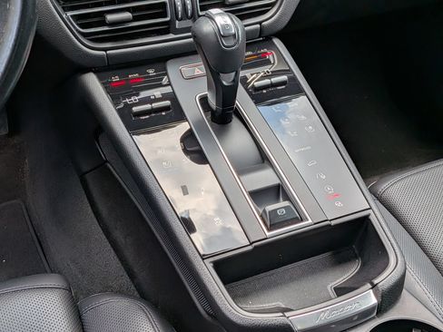 Certified 2022 Porsche Macan S AWD/4WD image 17
