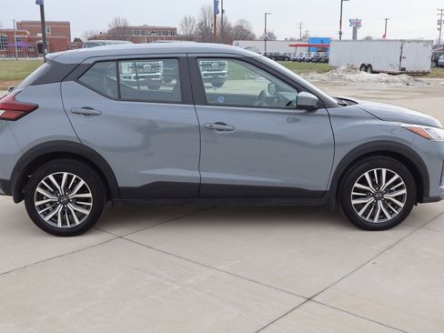 Used 2023 Nissan Kicks SV image 4