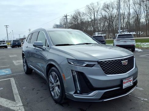 Used 2024 Cadillac XT6 Premium Luxury w/ LPO, Floor Liner Package FWD image 4