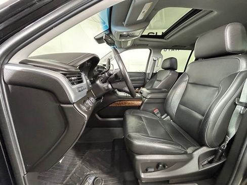 Used 2019 Chevrolet Suburban Premier AWD/4WD image 21