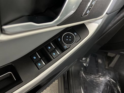 Used 2023 Ford Explorer XLT w/ Equipment Group 202A AWD/4WD image 15