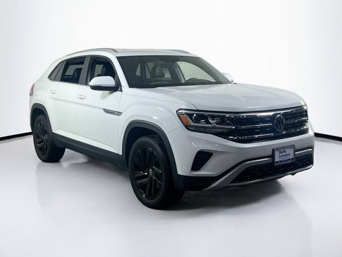 Used 2023 Volkswagen Atlas Cross Sport SE image 3