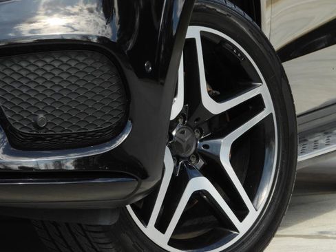 Used 2017 Mercedes-Benz GLS 550 4MATIC image 5