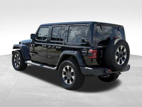 Used 2018 Jeep Wrangler Unlimited Sahara w/ Dual Top Group AWD/4WD image 3