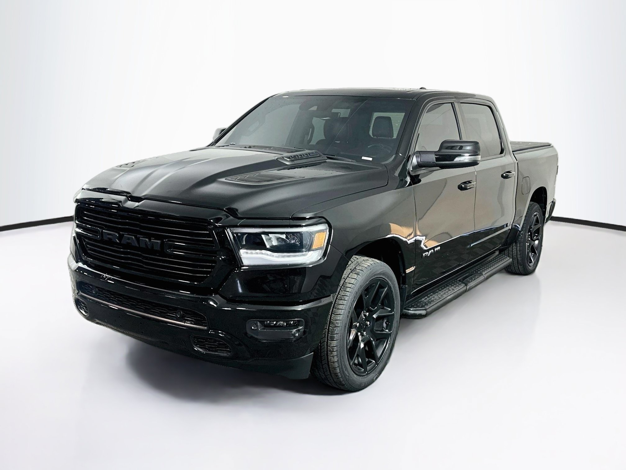 Used 2023 RAM 1500 Laramie AWD/4WD image 3