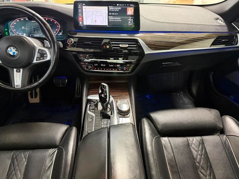 Used 2022 BMW M550i xDrive w/ Executive Package AWD/4WD image 39