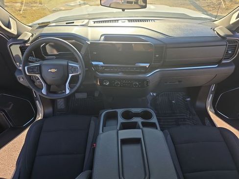 Used 2024 Chevrolet Silverado 1500 LT AWD/4WD image 10