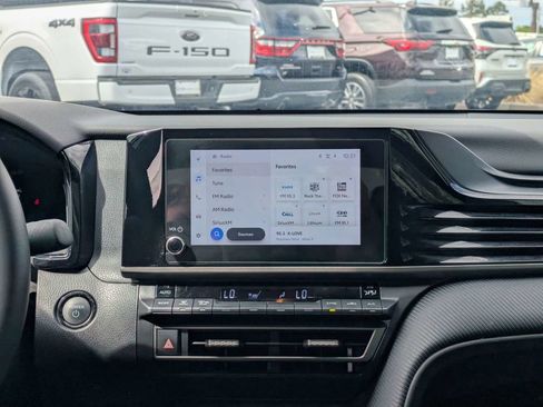 Used 2025 Toyota Camry SE FWD image 18