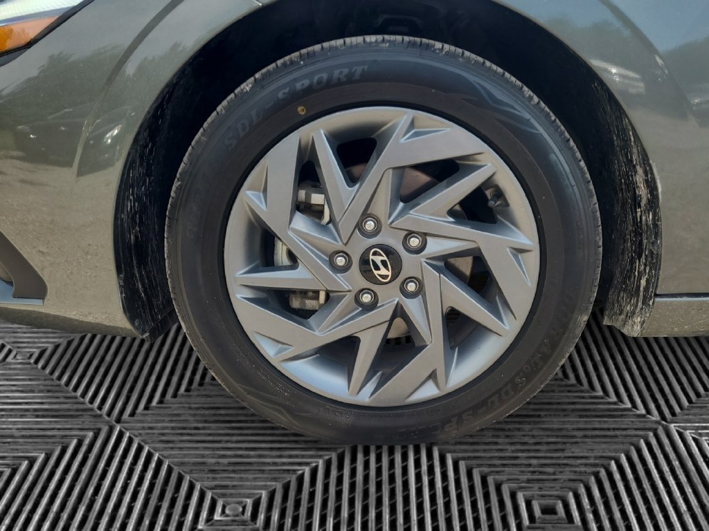 Used 2024 Hyundai Elantra SEL FWD image 14