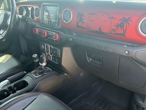Used 2021 Jeep Wrangler Unlimited Rubicon AWD/4WD image 32