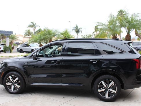 Used 2023 Kia Sorento S w/ Panoramic Sunroof Package image 6