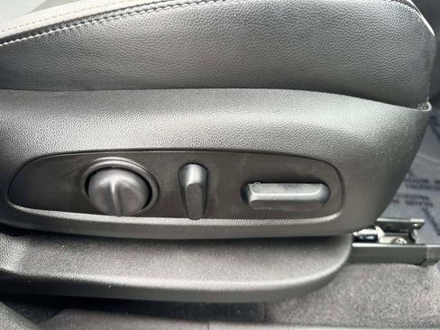 Used 2020 Chevrolet Equinox Premier image 30