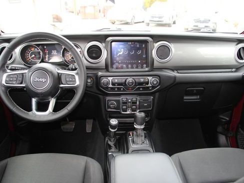 Used 2022 Jeep Wrangler Unlimited Sahara image 32