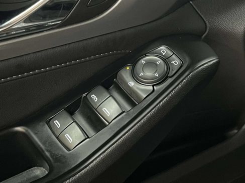 Used 2023 Chevrolet Traverse LT FWD image 15