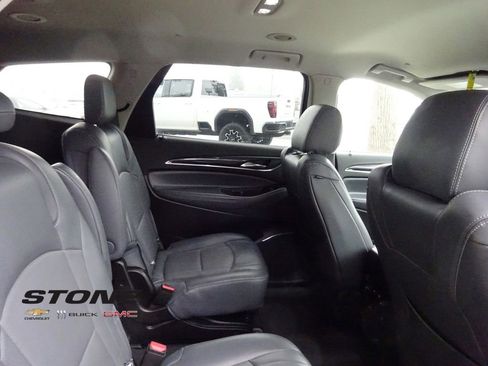 Used 2018 Buick Enclave Essence image 22