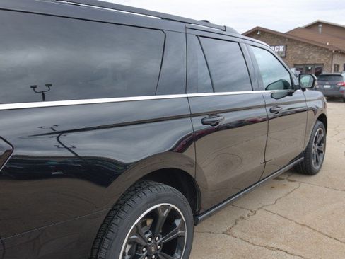 Used 2023 Ford Expedition Max Limited AWD/4WD image 9