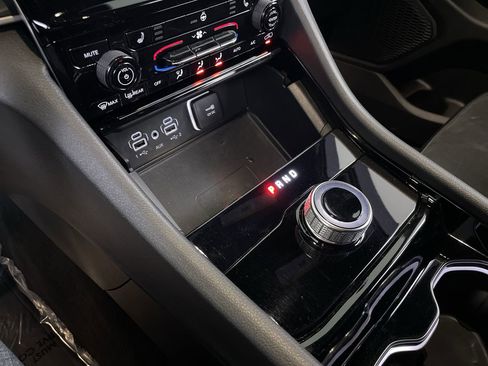 Used 2023 Jeep Grand Cherokee Altitude image 18