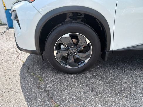 Used 2025 Nissan Rogue SV AWD/4WD image 27