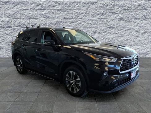 New 2026 Toyota Highlander XLE image 1