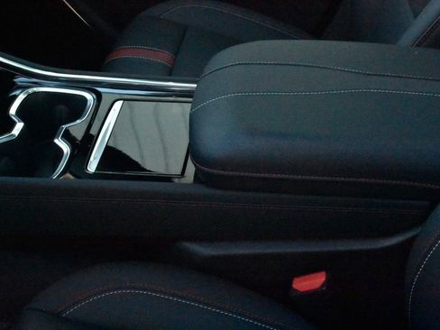 Used 2024 Chevrolet Traverse RS image 23