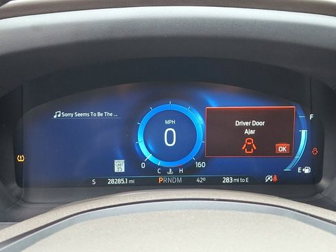 Used 2020 Ford Explorer Platinum image 25